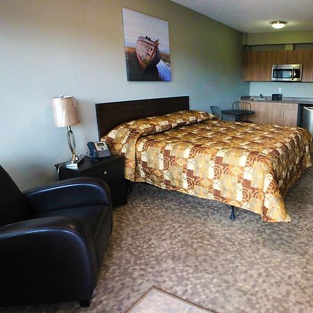 Alberta Beach Inn And Suites Buitenkant foto