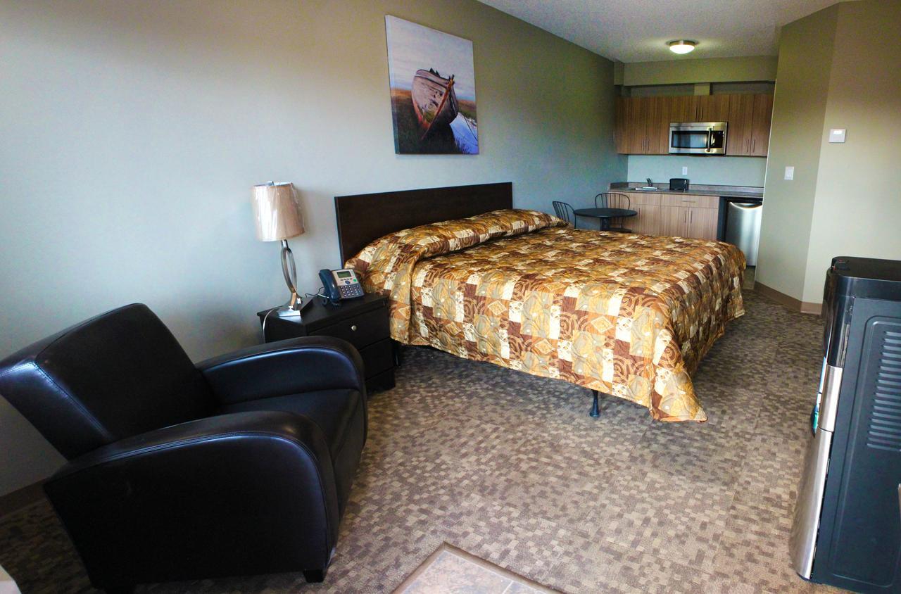 Alberta Beach Inn And Suites Buitenkant foto