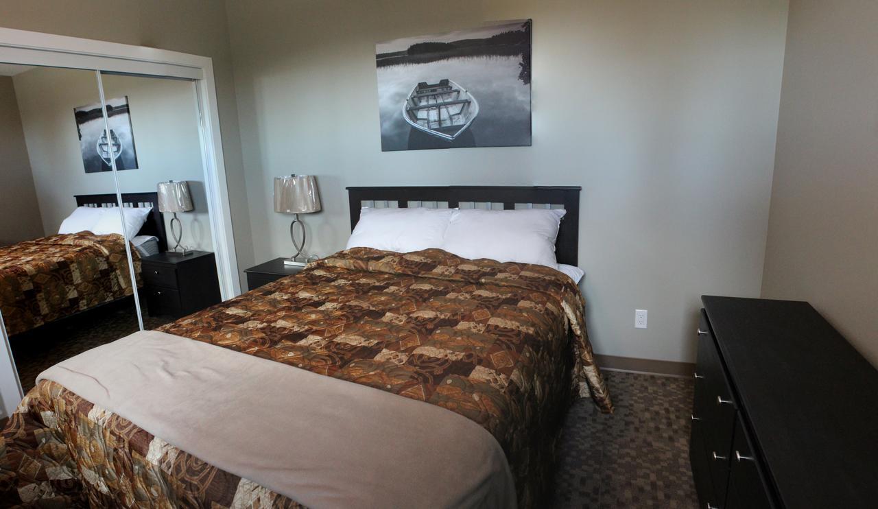 Alberta Beach Inn And Suites Buitenkant foto